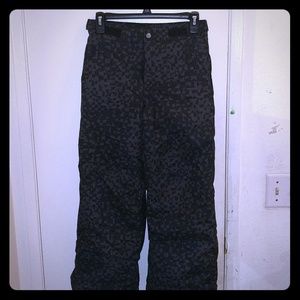 Youth Outdoor snow pants insulated.
